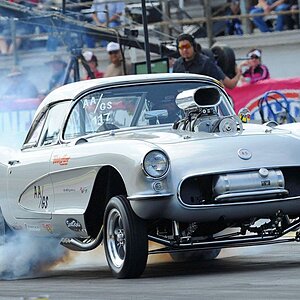 004-1957-chevy-corvette-gasser-burnout.jpg