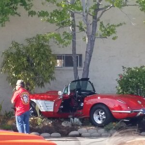 classic-corvette-crashes-into-a-wall-while-showing-off-video-94398_1.jpg