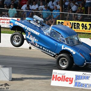 One_of_the_crowd_favorites,_the_Lumpy_Corvette_gasser.jpg