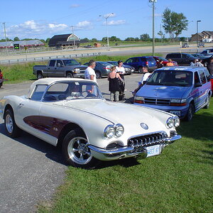 Lisa's Vette At Noone's.JPG