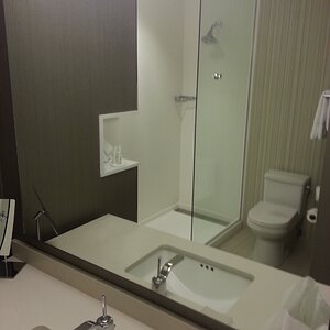 Marriott Bathroom 3.jpg