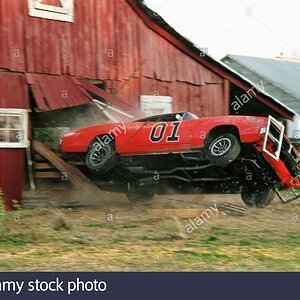 the-general-lee-crashes-through-barn-the-dukes-of-hazzard-2005-BPNMYY.jpg