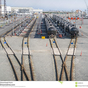 irving-oil-rail-terminal-st-johns-new-brunswick-canada-32896949.jpg