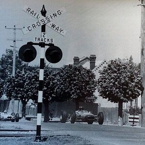 Graham Hill & Frank Matich.jpg