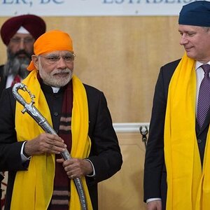 Prime-Minister-Stephen-Harper-visiting-a-Sikh-Temple.-Sikh-Temple-Dress-Code-Guest-heads-must-...jpg
