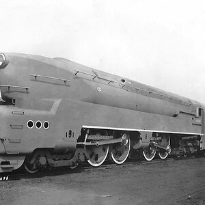 Pennsylvania_RR_streamlined_locomotive_T1.jpg