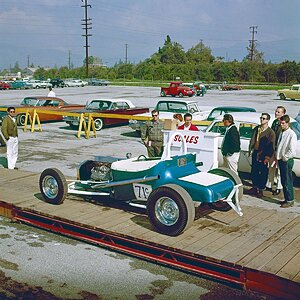 http _a.amz.mshcdn.com_wp-content_uploads_2015_10_dragrace-10.jpg