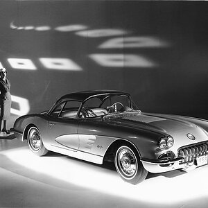 1958_Chevrolet_Corvette1.jpg