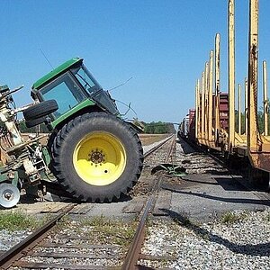 funny_tractor_fail_3_768w_d6803d6c21f3a6ef92b37279aff8f181e88966e0.jpg