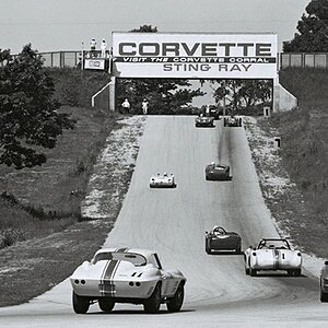 1963_roadamerica_corvettebridge_862a14b662ad9ff81728f00aeb14999a50351e50.jpg