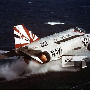 800px-F-4N_VF-111_launching_from_CV-42_1977.jpg