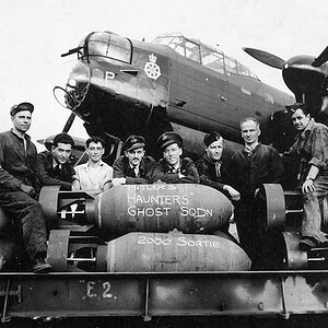 Aircrew__Groundcrew_of_a_No._428_Squadron_RCAF_Avro_Lancaster.jpg