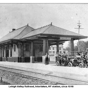 10sInterlakenNYLehighValleyRRcars.jpg.c3360ac7c69eff3b6ccc8f051f19baea.jpg