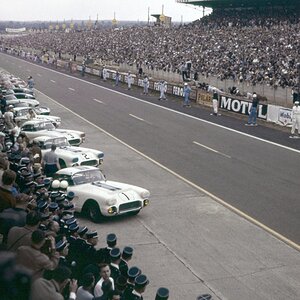 002-1960-Corvettes-LeMans.jpg