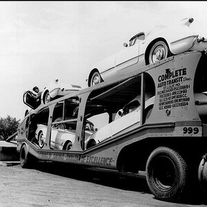 vettes at motorama.JPG