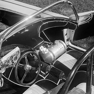 chuchua-1958-chevrolet-corvette-interior.jpg