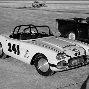 chuchua-1958-chevrolet-corvette-bonneville-1960-staging.jpg